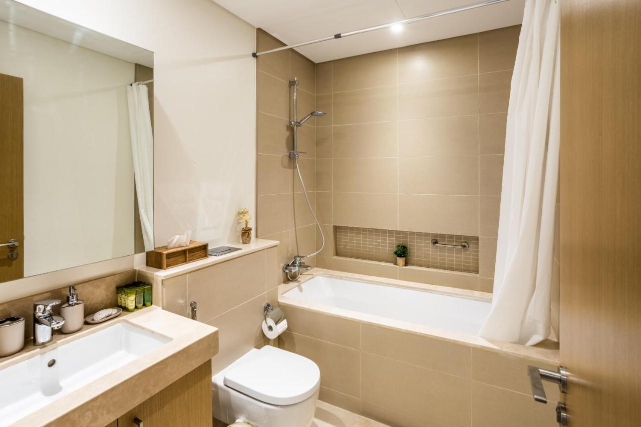 Waves Holiday Home - Waterfront Apartment With Breathtaking Sea Views Dubai Ngoại thất bức ảnh